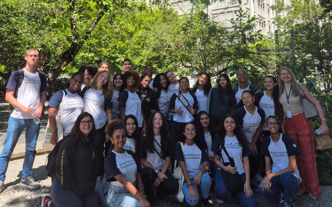 Estudantes da 3ª série participam do Conecta RI, na UERJ