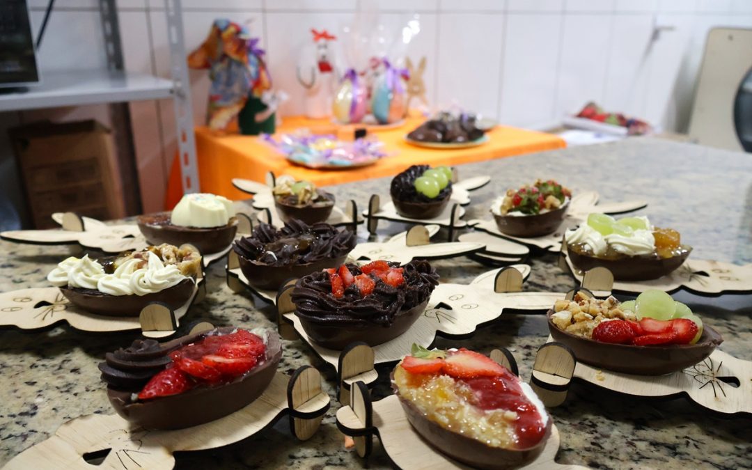 Páscoa impulsiona renda com produção artesanal de chocolates em Poconé