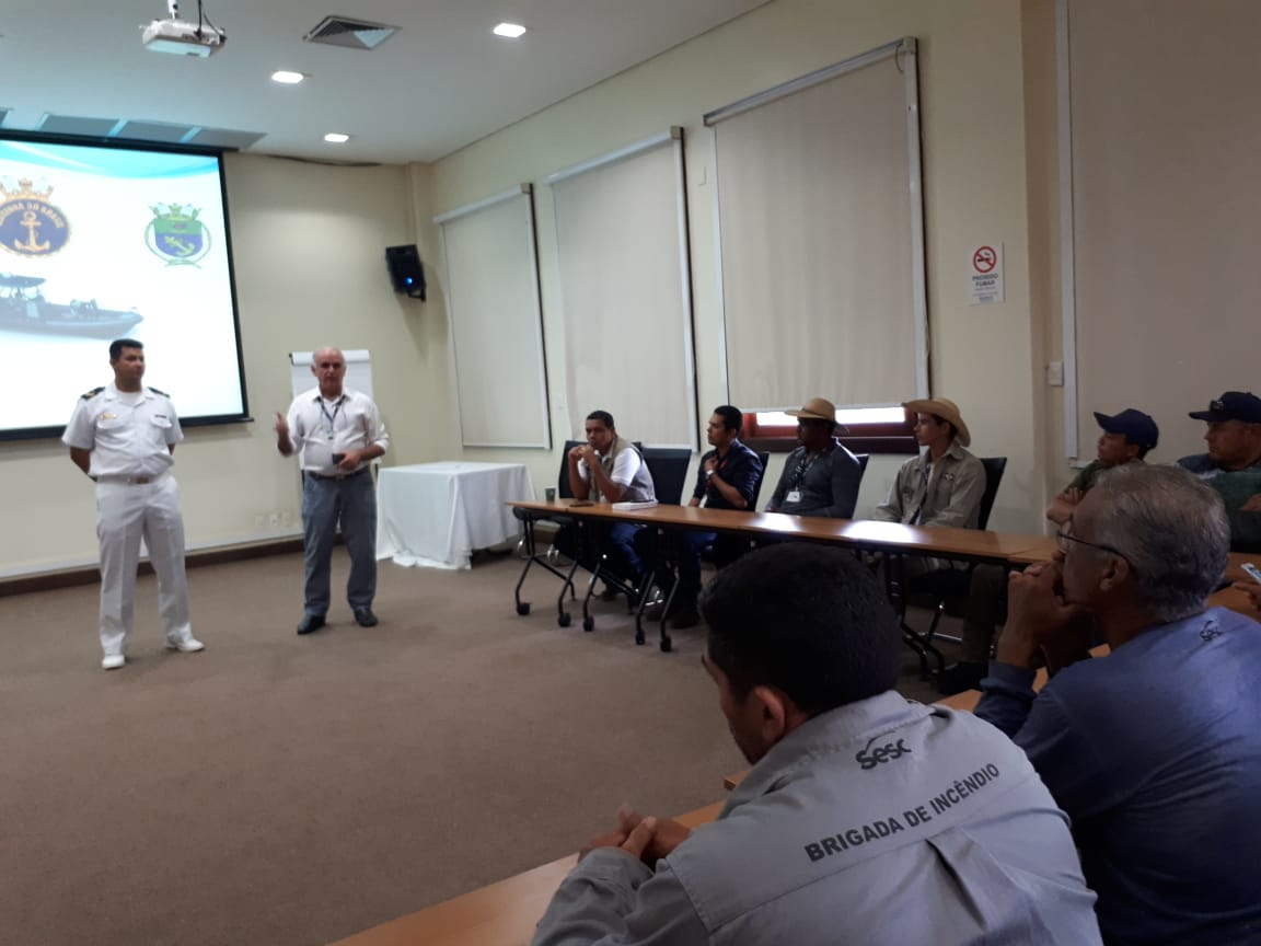 Monitores e guarda-parques do Sesc Pantanal recebem treinamento da Marinha para aperfeiçoar técnicas de navegação nos rios