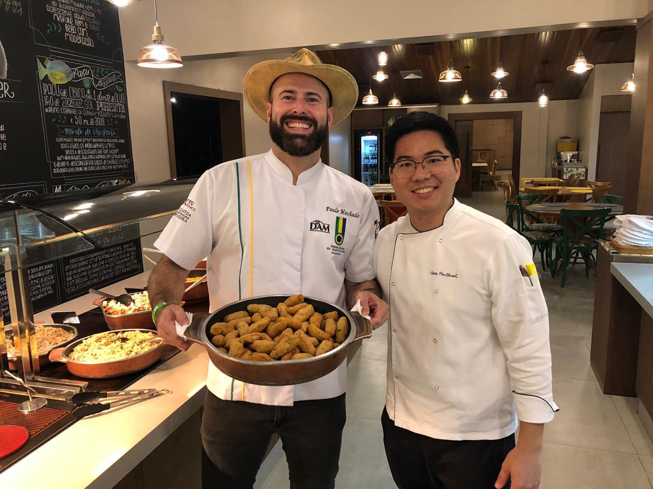Sesc Pantanal treina empregados com o chef Paulo Machado, estudioso da culinária pantaneira