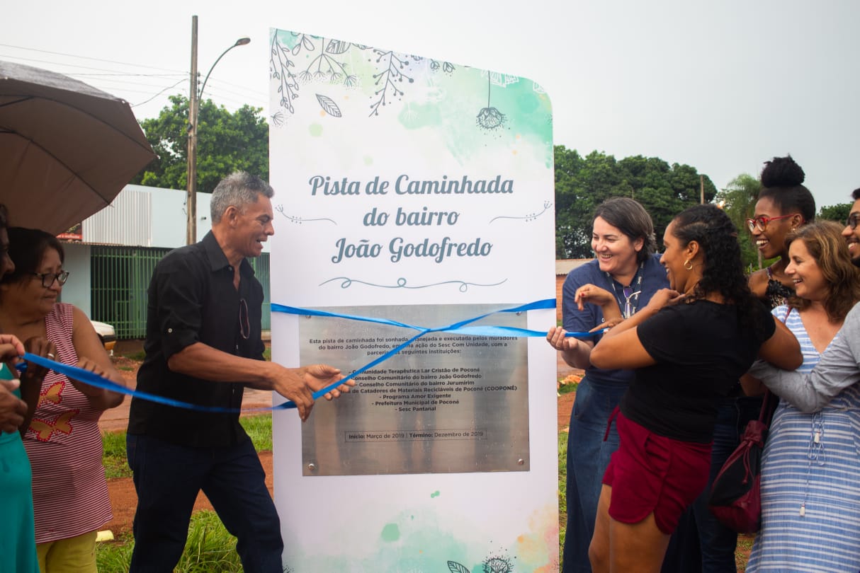 Moradores constroem pista de caminhada para unir comunidade em Poconé