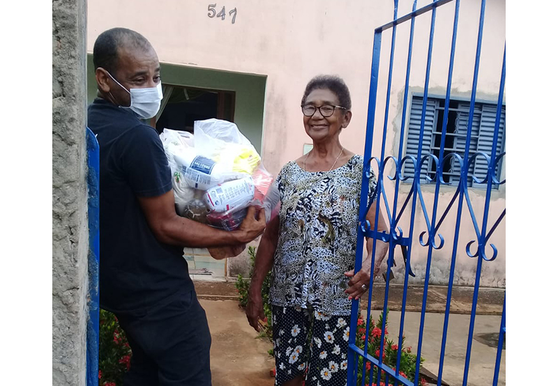 Cestas básicas doadas para campanha do Sesc Pantanal vão ajudar famílias carentes em Poconé