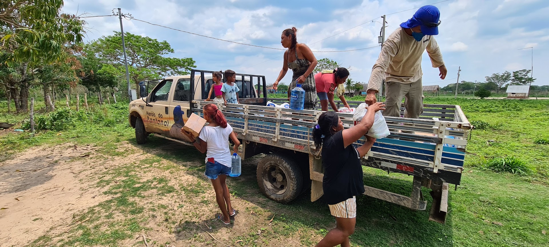 Campanha do Sesc Pantanal chega a 30 toneladas em doações para famílias no Pantanal