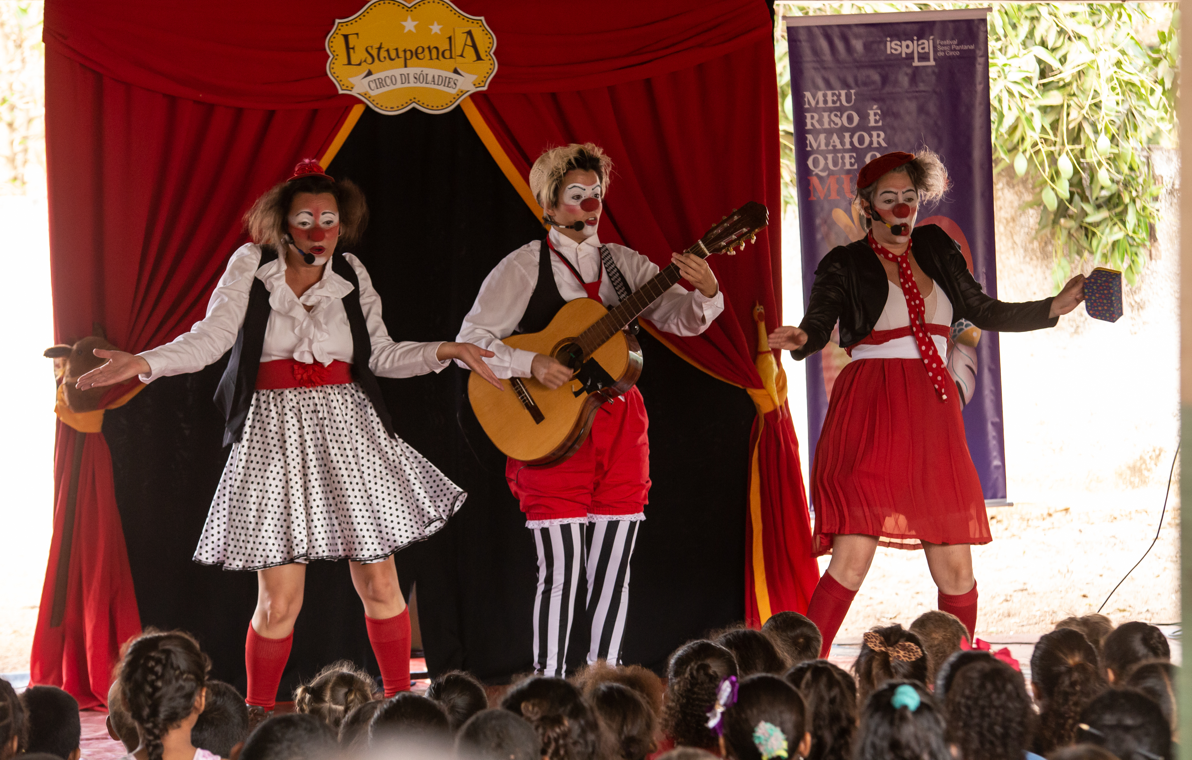Sesc Pantanal disponibiliza ônibus gratuito para o Festival de Circo Ispiaí, em Poconé