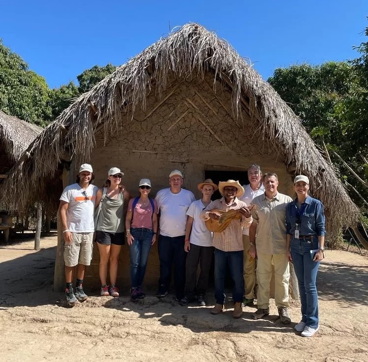 Embaixador da Suíça no Brasil visita Poconé para conhecer projetos do Sesc Pantanal